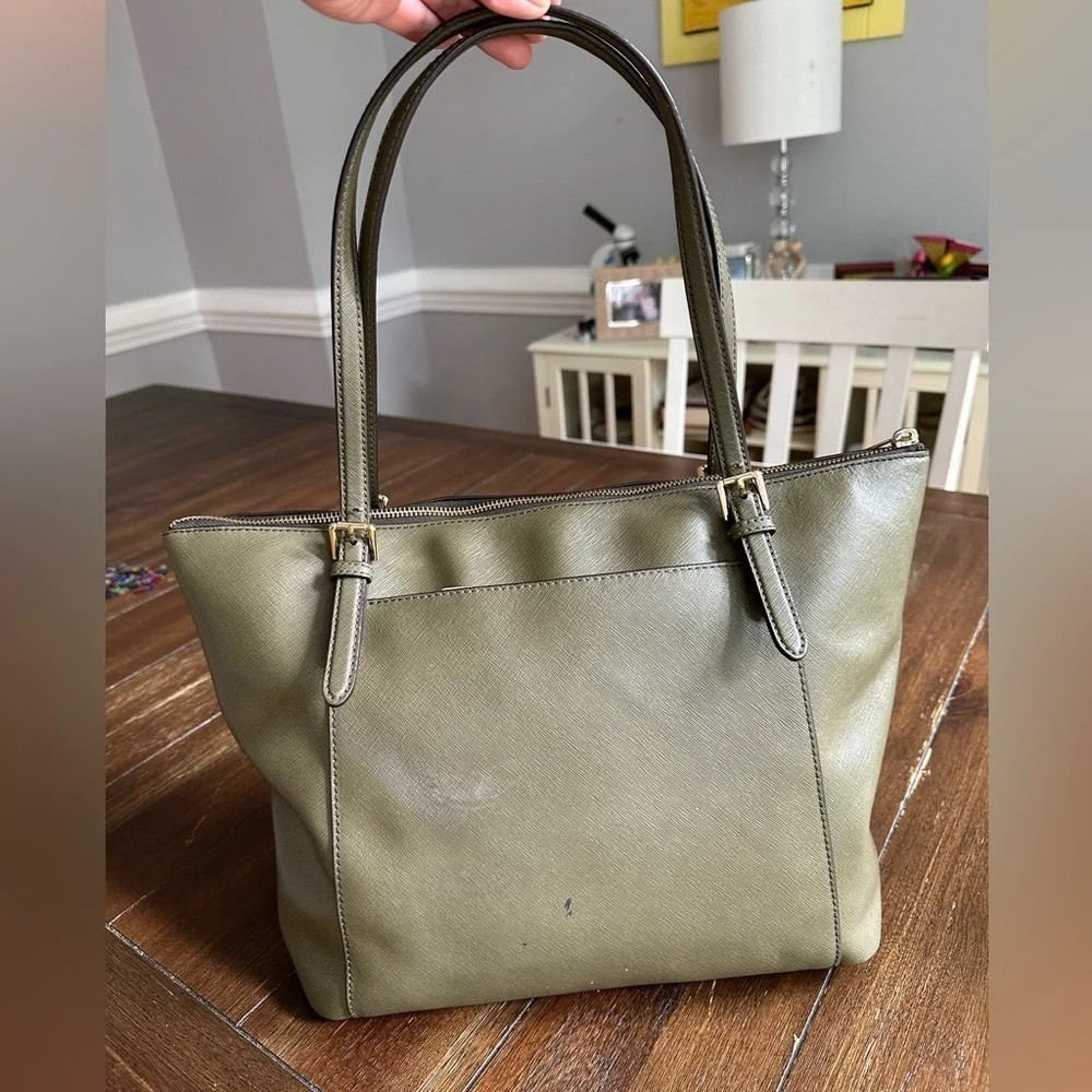 Michael Kors jet set tote bag